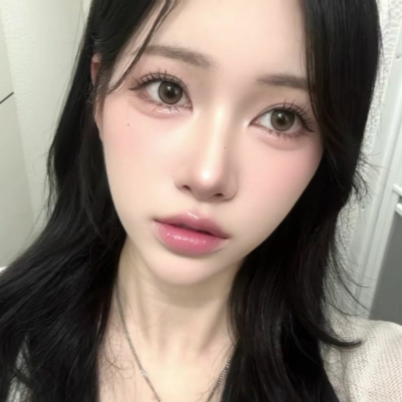 ドーリッシュブラウン　モラク　装用画像