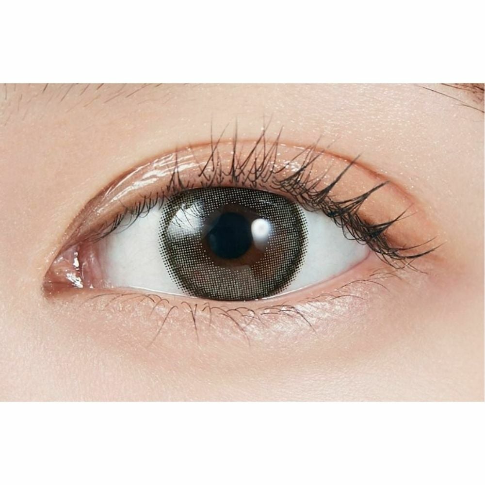 MOLAK TORIC 宮脇咲良 ダズルグレー　装用画像