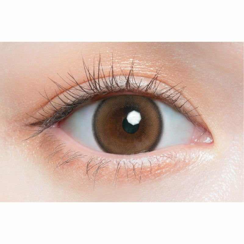 チューズミー (Chu's me) カラコン - ゆうこす (菅本裕子) エッセンスベージュ 装用画像