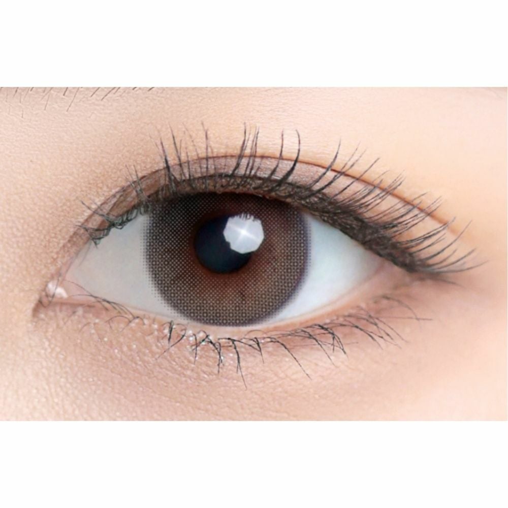 ふふふ (fufufu) カラコン 黒ごまプリン 装用画像