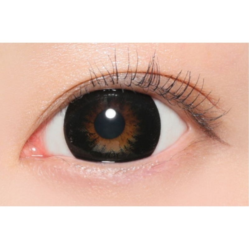 ファビュラス (Fabulous) カラコン - 鈴木愛理  [1month] ファビュラス NO.5ブラック　装用画像